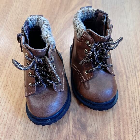Wonder Nation Brown Boots - Picture 1 of 16